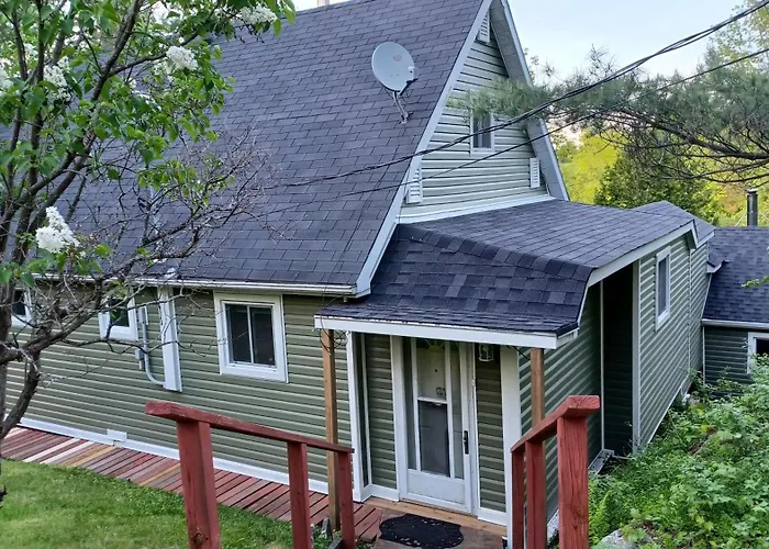 Yeomans Cottage On The Water!